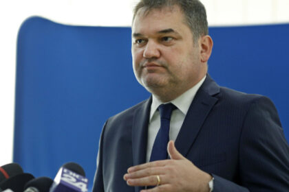 cseke attila guvernul limiteaza numarul de mandate pentru functiile publice de conducere si la inaltii functionari 699e198636230