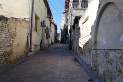 de ce are vecinul fereastra in curtea mea adevarul despre distanta legala dintre casele vechi pe care multi il ignora 6992f7fed9c47