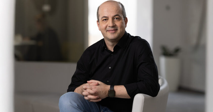 de ce raman unii angajati ani la rand in aceeasi companie intr o piata in care joburile se schimba tot mai des 6982d4a7bb418