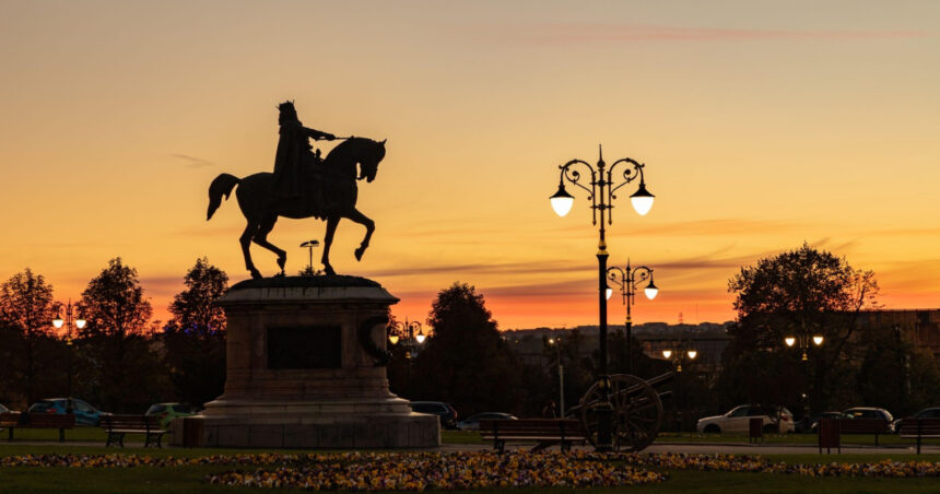 descoperirea neasteptata facuta de specialistii care restaureaza statuia lui stefan cel mare din iasi mai exista un mesaj ascuns 699455e2e3235