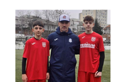 doi tineri fotbalisti de la cs medgidia in atentia academiei dinamo bucuresti 698760fef2fe1