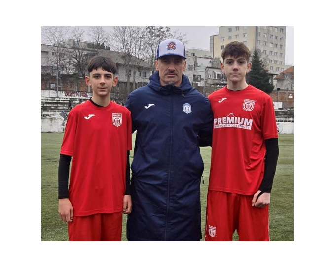 doi tineri fotbalisti de la cs medgidia in atentia academiei dinamo bucuresti 698760fef2fe1