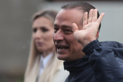 exclusiv baluta il critica pe bolojan stie un singur lucru sa taie pentru romani e ca in morometii cand venea jupuitu cu fonciirea 69810fee73a7b