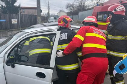 foto accident rutier grav la tulcea au intervenit echipajele de descarcerare si smurd ul 698b407c31644