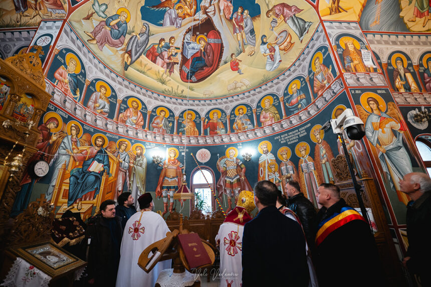 foto ips teodosie a savarsit slujba de sfintire a picturii bisericii din satul schitu comuna costinesti 699c0519673ff