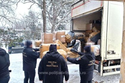 foto video mega captura pe autostrada a2 la statia de taxare fetesti marfa contrafacuta de 7 milioane de euro descoperita intr un tir 699d5d8248d8e