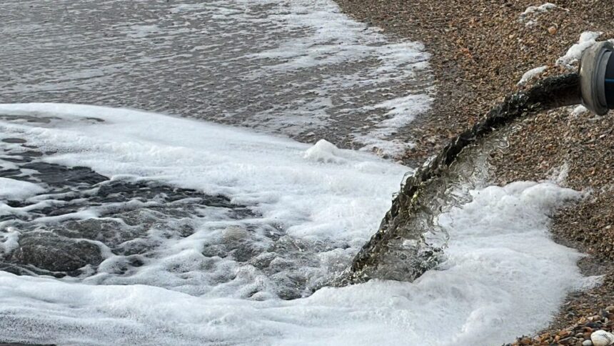 galerie fotovideo apa dintr un santier din mamaia nord deversata in marea neagra ce spune garda de mediu 698afa8f90cec