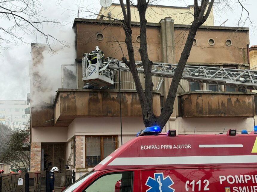 galerie fotovideo incendiu la o casa de pe bulevardul ferdinand din constanta un barbat de 71 de ani a ajuns la spital 69838940da0a5