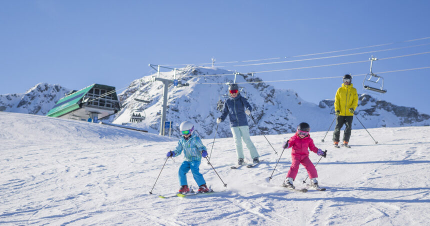 incepe vacanta de schi din februarie 2026 primele judete unde nu se mai fac cursuri cand au zile libere elevii din bucuresti si ilfov 697ef7ad7c11e