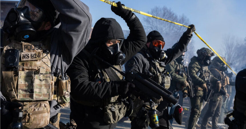 influencer pro trump care sustinea ca toti migrantii retinuti sunt niste infractori arestat de ice in sua 6980e7469f6c8