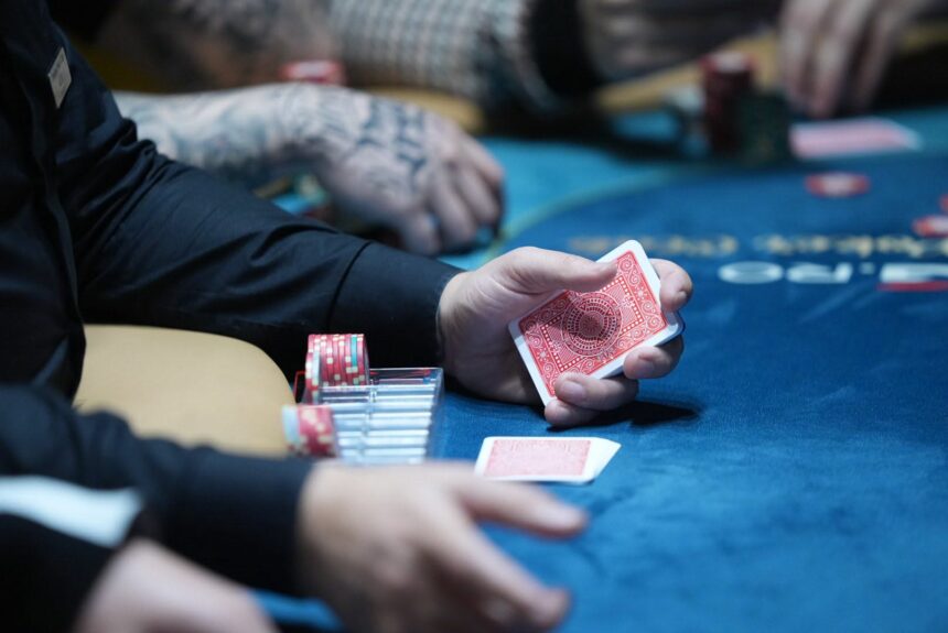 jaf cu un cutit la o sala de jocuri de noroc din medgidia 6986a03c8c107