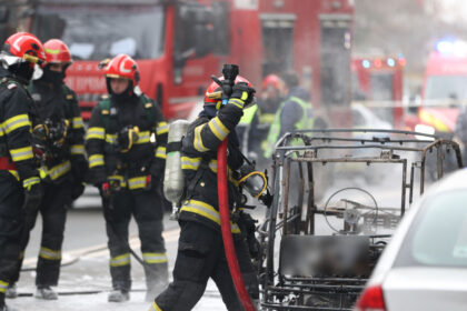 masuri dupa ce o masina electrica a luat foc in mers se fac verificari la rar modelul implicat in incident a fost scos de la vanzare 69942f37e4e14