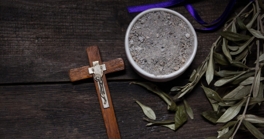 miercurea cenusii 2026 incepe postul mare pentru catolici cele mai importante traditii si obiceiuri ce simbolizeaza ritualul crucii 699548784a3b9