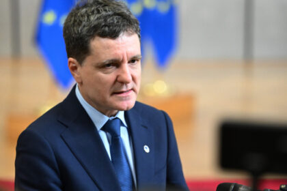 nicusor dan romania ar putea indeplini conditiile pentru aderarea la zona euro in 3 4 ani ar fi benefic pentru tara noastra 698e29d651731