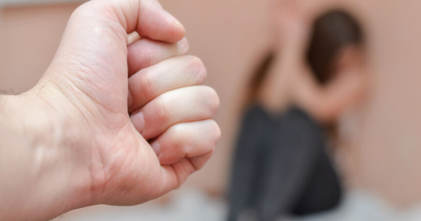 o tanara a ajuns la spital dupa ce a fost batuta de iubitul ei intr o benzinarie din constanta barbatul a fost retinut 698498fb7aa3c