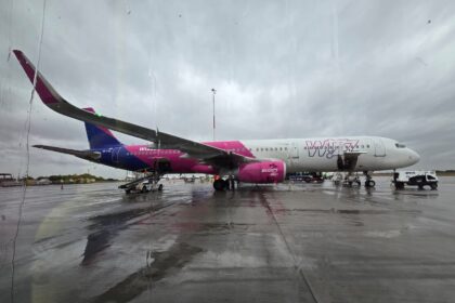 pasagerii unei curse wizz air care a fost anulata din cauza conditiilor meteo sunt revoltati ne trateaza ca pe bagajul uitat in aeroport 699624c3329fc