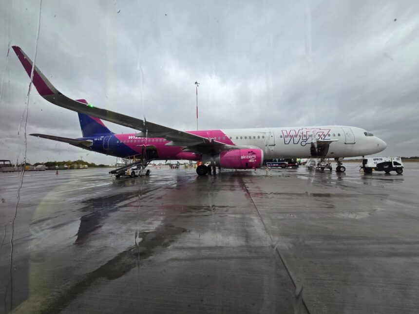 pasagerii unei curse wizz air care a fost anulata din cauza conditiilor meteo sunt revoltati ne trateaza ca pe bagajul uitat in aeroport 699624c3329fc