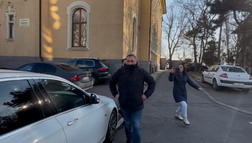 politistul care l a iertat pe sacalu dupa ce l a prins fara permis dupa un accident a fost trimis in judecata 698e42cd52d1b