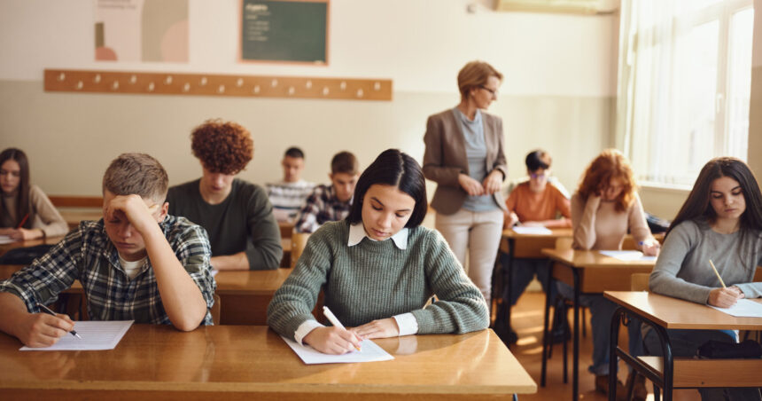 programele simularilor pentru evaluarea nationala si bacalaureat 2026 calendar complet si materiile la care vor sustine elevii examene 698c858c77585