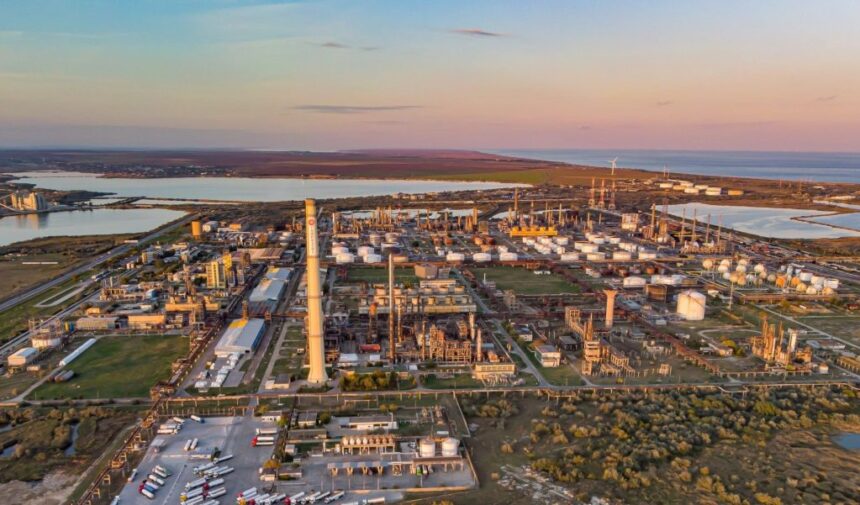 rafinariile petromidia si vega intra in revizie tehnologica programata 699d56936f1e3