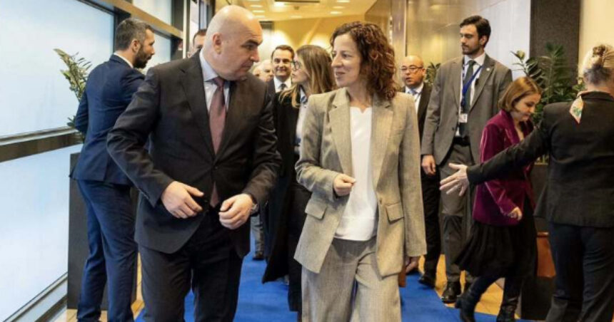 roxana minzatu imi doresc ca romania sa fie un exemplu in implementarea proiectelor sociale exista o alocare de 72 miliarde de euro 69a13e5151a47