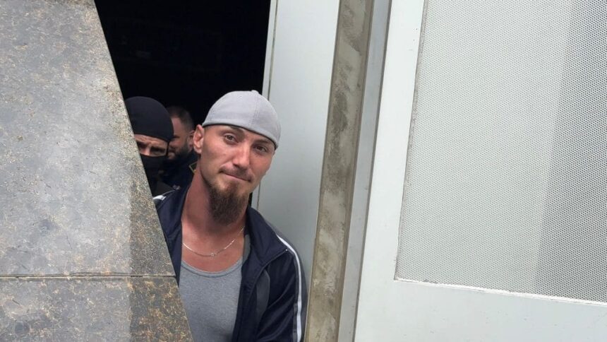 sacalu criminalul de pe litoral si a schimbat numele in puscarie 6994e168b21c8