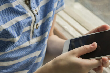 salvati copiii romania cere interzicerea retelelor sociale pentru minorii sub 13 ani si sanctiuni pentru platforme 6985b5c091fd1