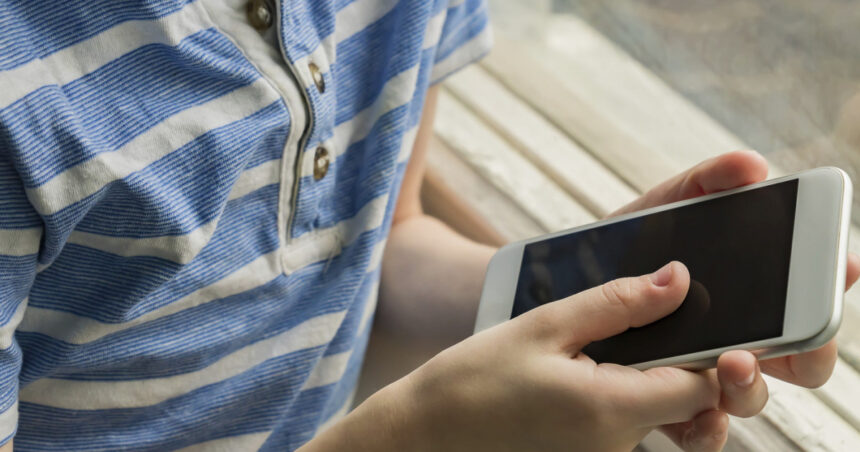 salvati copiii romania cere interzicerea retelelor sociale pentru minorii sub 13 ani si sanctiuni pentru platforme 6985b5c091fd1