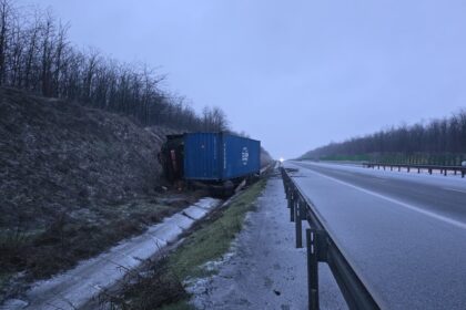 sofer blocat intr un tir iesit de pe autostrada pe a2 intre medgidia si cernavoda pompierii intervin cu smurd si descarcerarea 69955bf0b5ce8