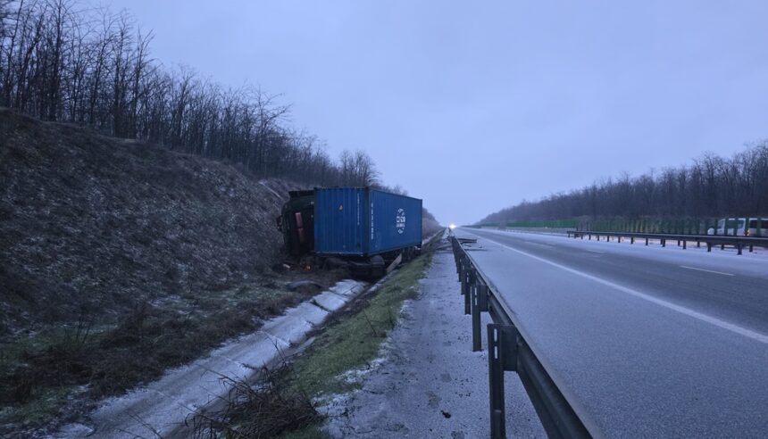 sofer blocat intr un tir iesit de pe autostrada pe a2 intre medgidia si cernavoda pompierii intervin cu smurd si descarcerarea 69955bf0b5ce8