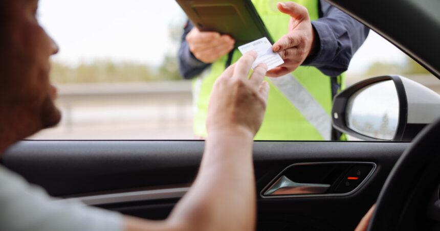 soferii straini cu dreptul de a conduce suspendat ar putea recupera permisul doar daca achita amenda inainte de a parasi romania 69a0338a4dbd1