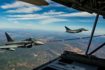 spania a trimis trei avioane de lupta eurofighter typhoon in romania misiunea lor alaturi de pilotii romani si germani 699723135b835