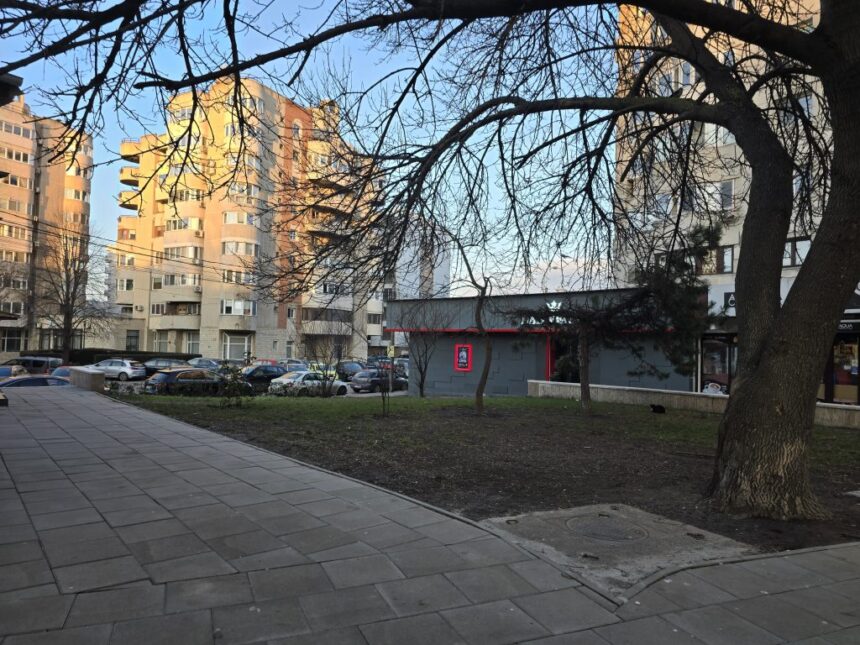 teren inghesuit intre blocuri dar cu planuri de dezvoltare o noua ciudatenie imobiliara pe bulevardul mamaia 698d0d6fe7902