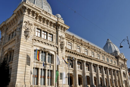 tronurile pe care au stat alexandru ioan cuza grigore dimitrie ghica regina elisabeta expuse la muzeul national de istorie 699c428dcda40