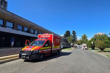 un tanar de 18 ani a fost lovit de un autoturism pe trecerea de pietoni de la campus de pe bulevardul aurel vlaicu 699ee04151844