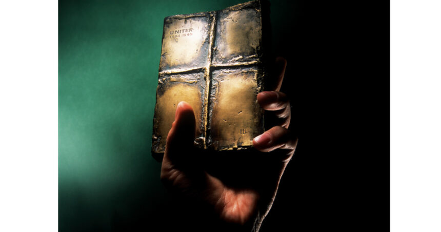 uniter apara artistii in conflictul cu politrucii de la ministerul culturii resimtim socati un parfum de nostalgie a anilor 80 6989d485c792f