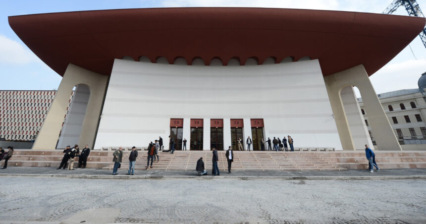 video actorii protesteaza in fata tnb fata de impunerea de catre ministerul culturii a unor rapoarte zilnice de activitate 698adc1b5c5b9