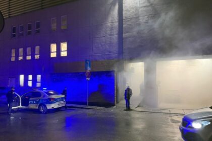 video alerta un incendiu a izbucnit la un autoturism din parcarea subsolului tomis mall 6984cf80613c5