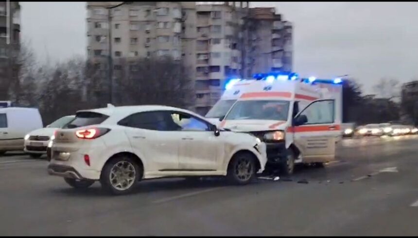 video ambulanta cu pacient in stare critica implicata intr un accident rutier aproape de gara constanta o asistenta a fost ranita 699414e07a81f