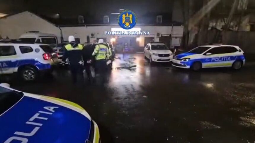 video autospeciala de politie si alte doua masini implicate intr un accident produs de un soferul baut autorul a stat o noapte dupa gratii 699097fe7a68a