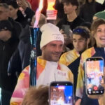 video cristi chivu a purtat torta olimpica pe strazile orasului milano 6984e2d045f68