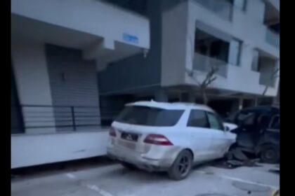 video cu momentul accidentului din mamaia sat cand o ucraineanca a intrat cu masina intr un parapet si intr un contor electric 698c64ba9e168