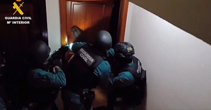 video escrocherie de 280 000 e in spania sefa unei agentii de turism s a indragostit de un militar fals si a falimentat firma 698c8ca59e3c0