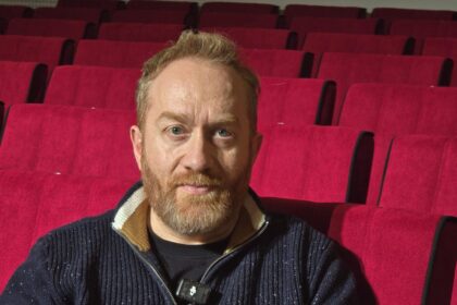 video interviu cu directorul tsc erwin simsensohn in sala recent renovata a teatrului cum este de fapt sala si ce surprize aduce machinal spectacolul care va avea premiera la 699538886f868