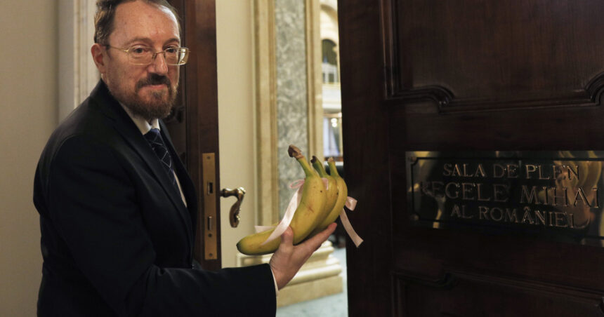 video motiunea opozitiei privind acordul cu mercosur respinsa alesii au vorbit despre banane si martieni de la tribuna senatului 698a0cb07d371