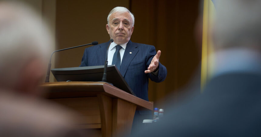 video mugur isarescu romania ar putea discuta despre adoptarea euro in aproximativ cinci ani daca deficitul bugetar scade sub 3 6995a79e64ea9