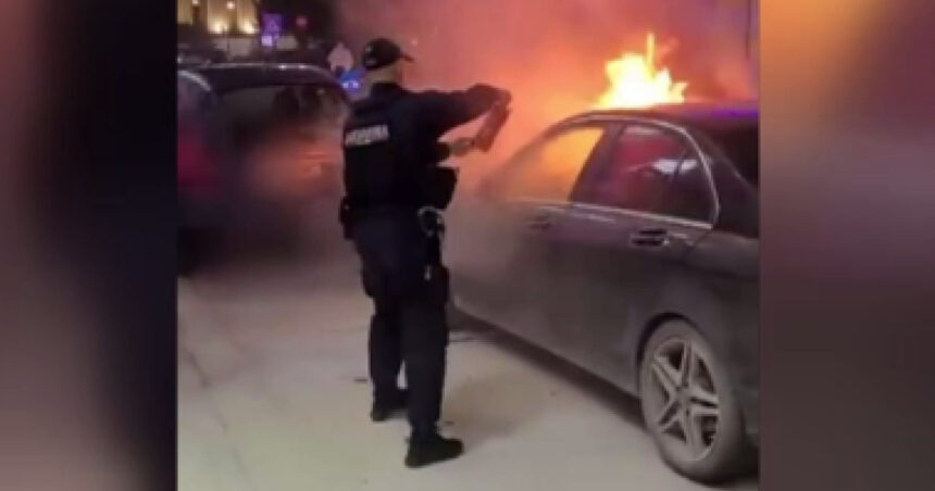 video o masina de lux a luat foc pe o strada din arad 69a20a8adc656