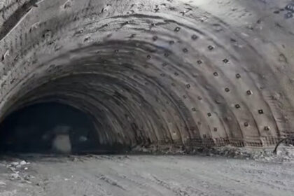 video o noua etapa pe cel mai dificil tronson al autostrazii sibiu pitesti au inceput lucrarile la un nou tunel pe sectiunea boita cornetu 6990aa313cadd