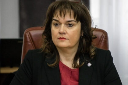 video rector demis pentru plagiat repus in functie in urma deciziei iccj ramona lile revine la sefia universitatii aurel vlaicu din arad 698d94365089f