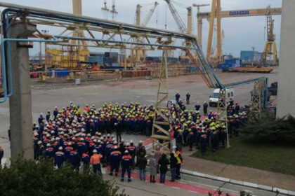 video santierul naval mangalia blocat de proteste muncitorii cer salariile restante 69a157331917a